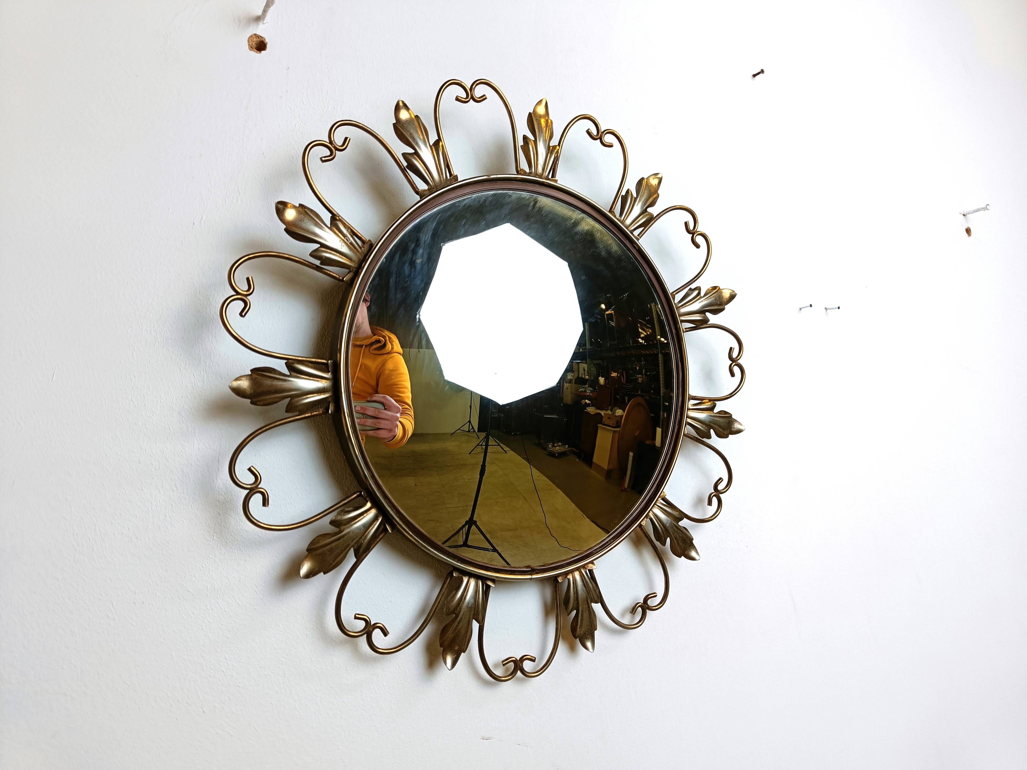 Miroir vintage en laiton à motif soleil des années 1960