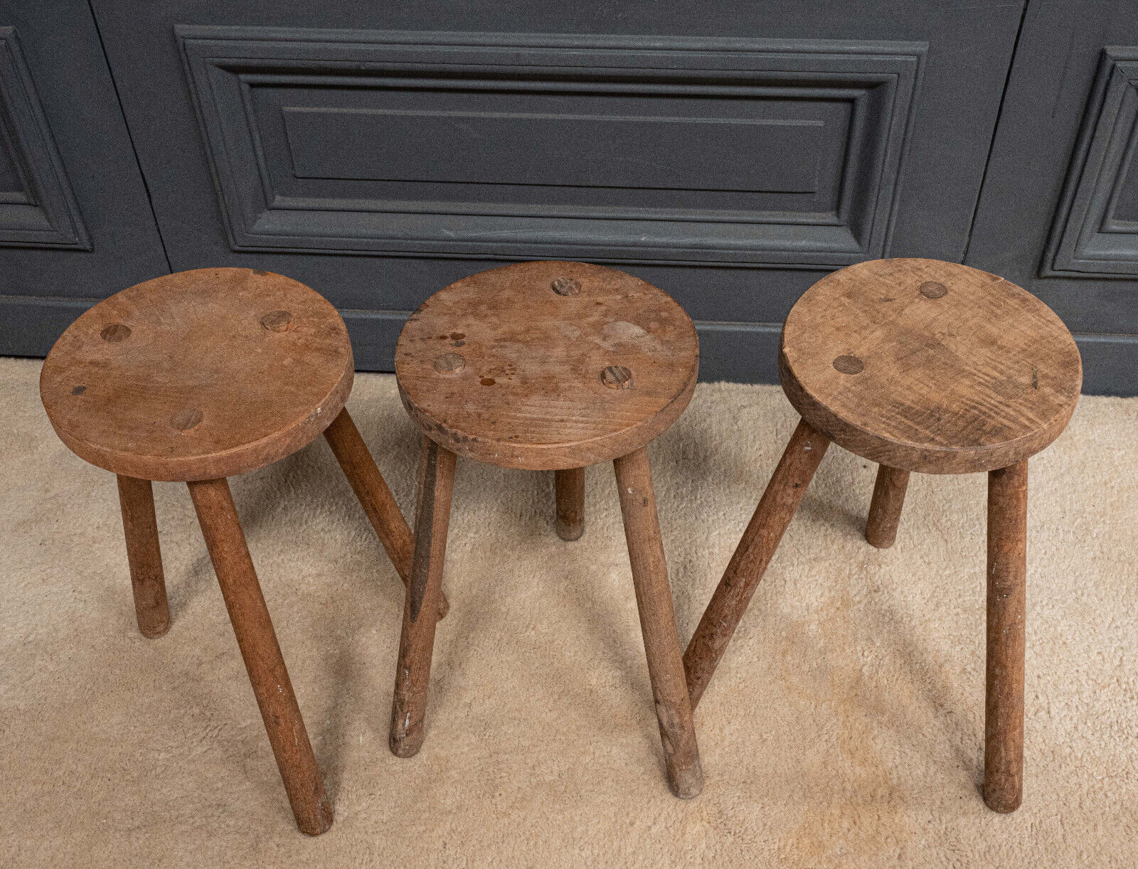 Suite of 3 brutalist stools XXth tripod feet