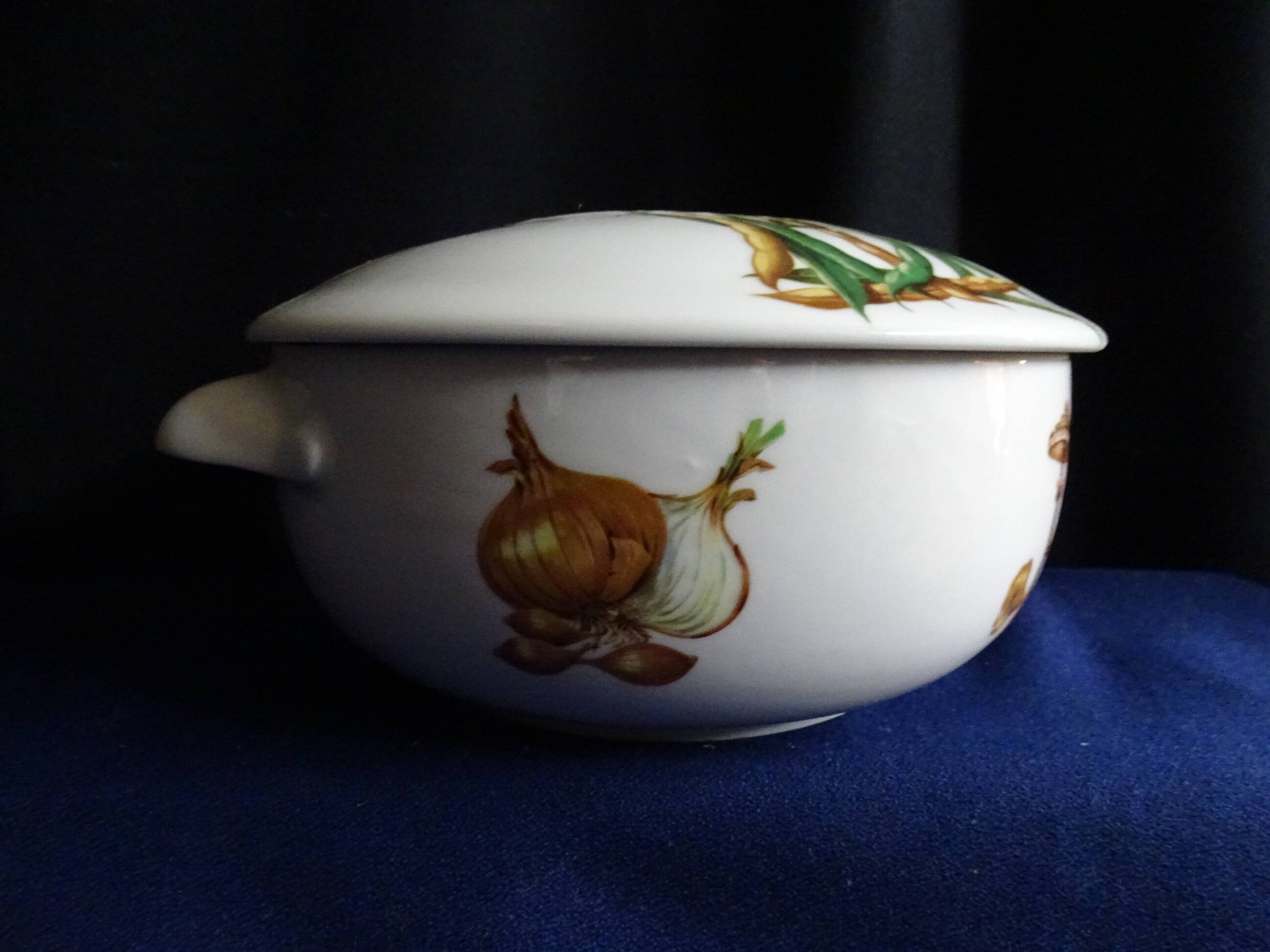 Legumier en porcelaine