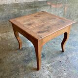 Table pieds galbés