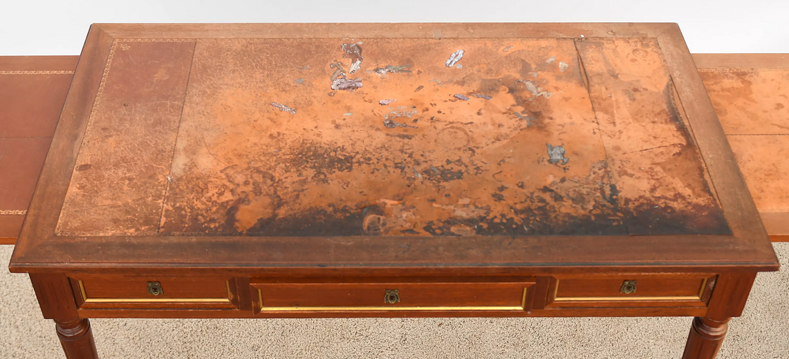 Bureau plat de style Louis XVI