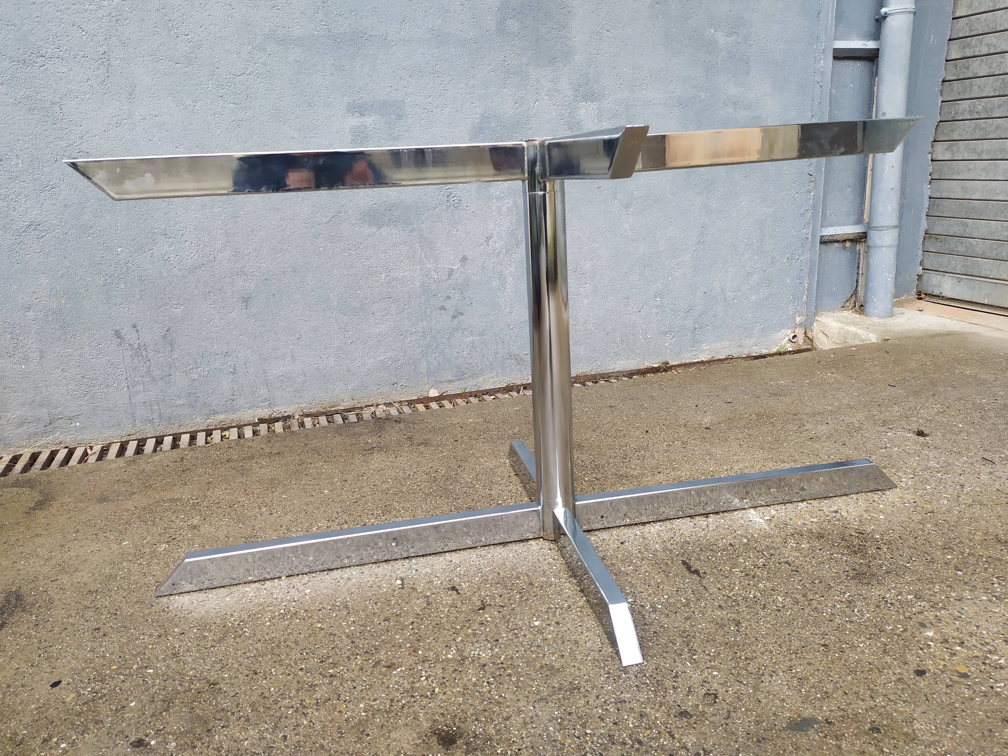 Design chrome oval table