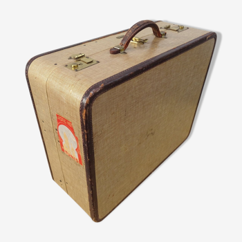 Oshkosh 30s suitcase with Bakelite hangers