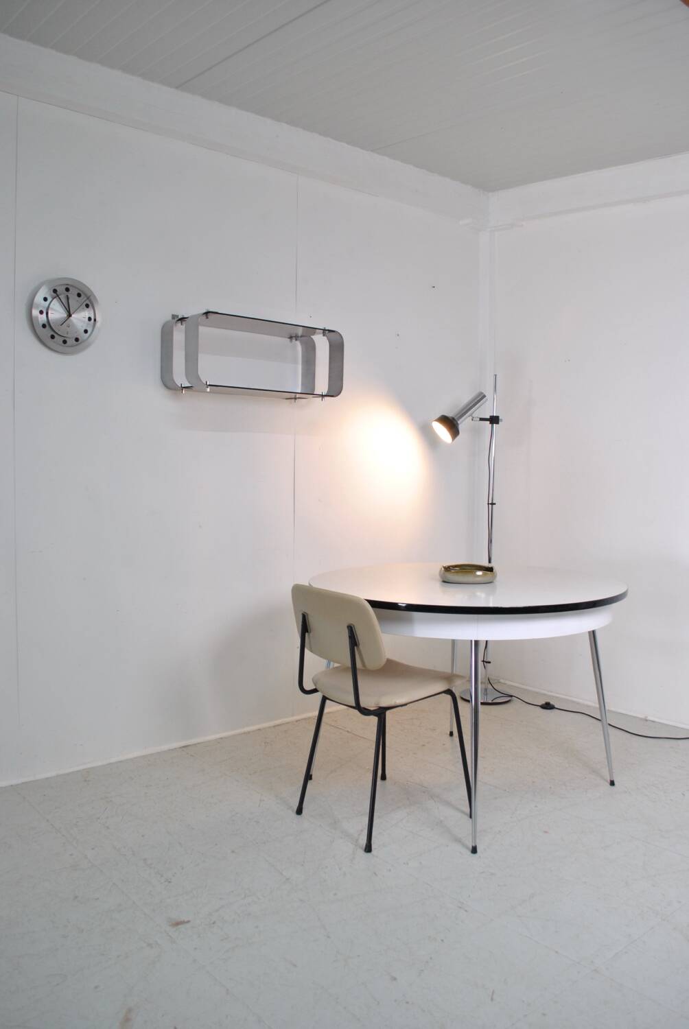 Round Formica table 1970