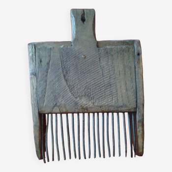 Vintage wooden blueberry comb