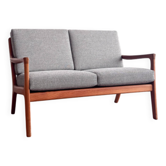 Canapé scandinave vintage restauré, années 1960 – structure en teck massif