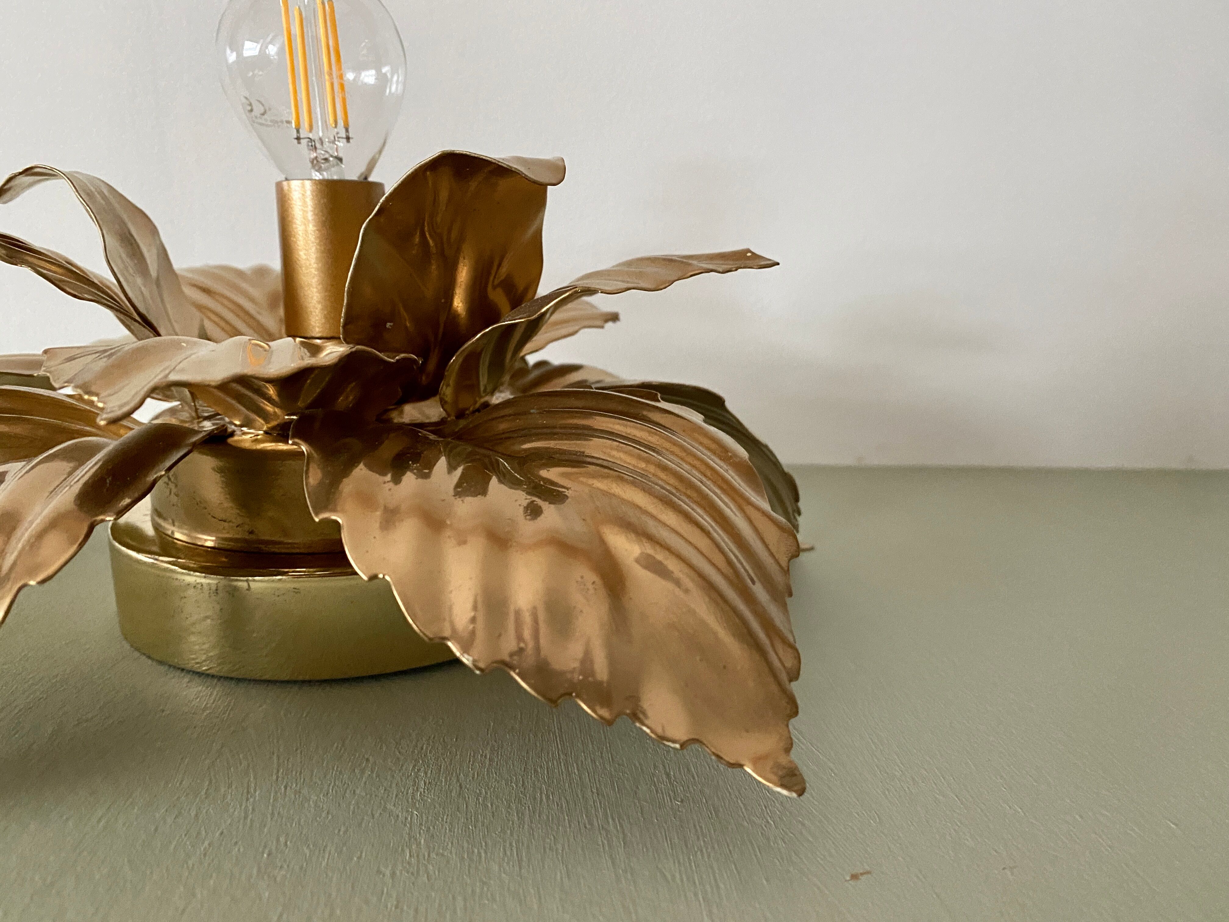 Vintage wall lamp golden leaves