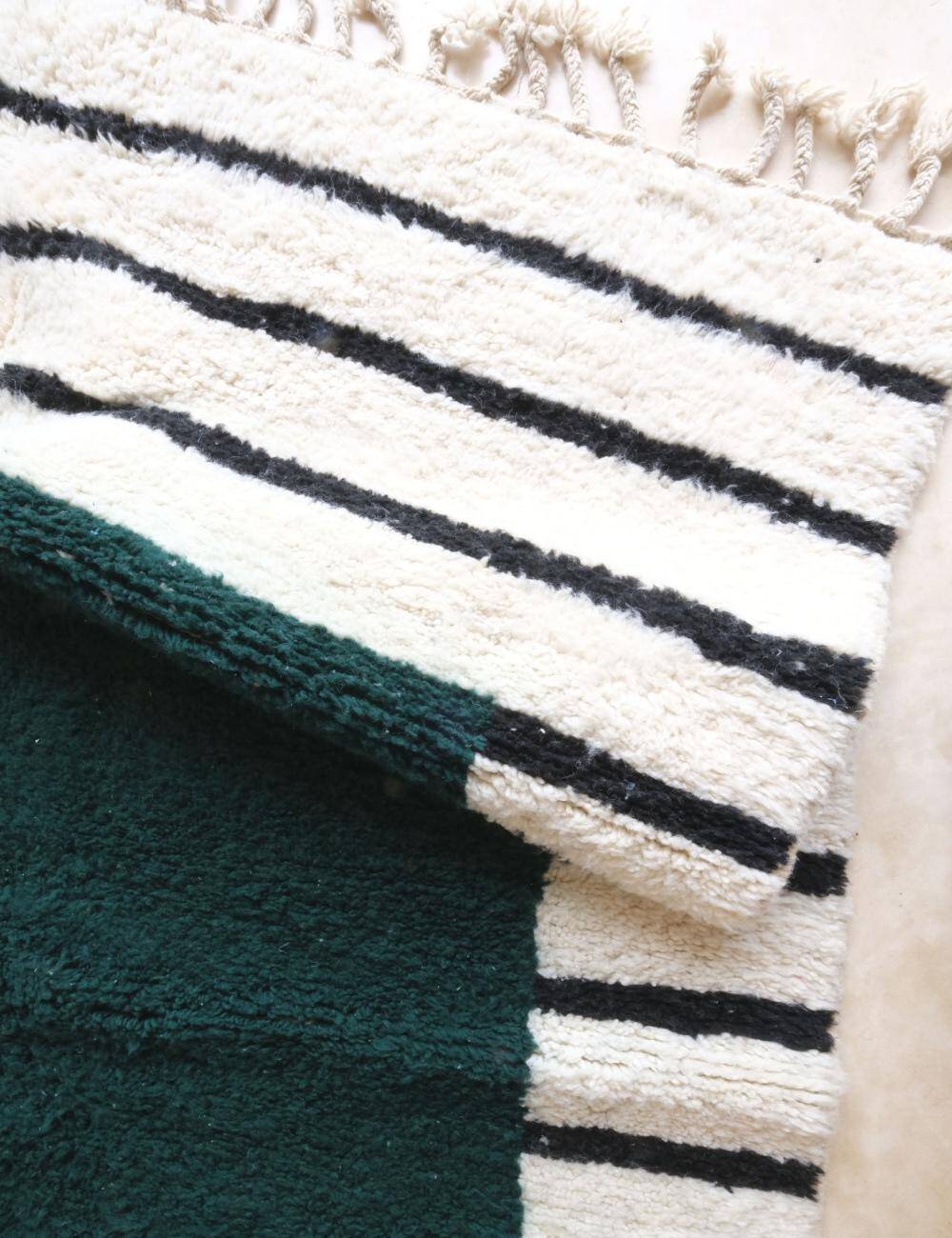 Contemporary Green Rug - 276 x 184 cm