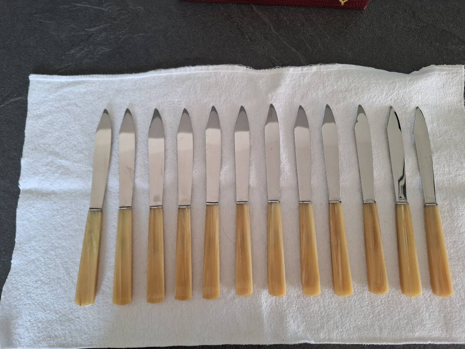 12 knives
