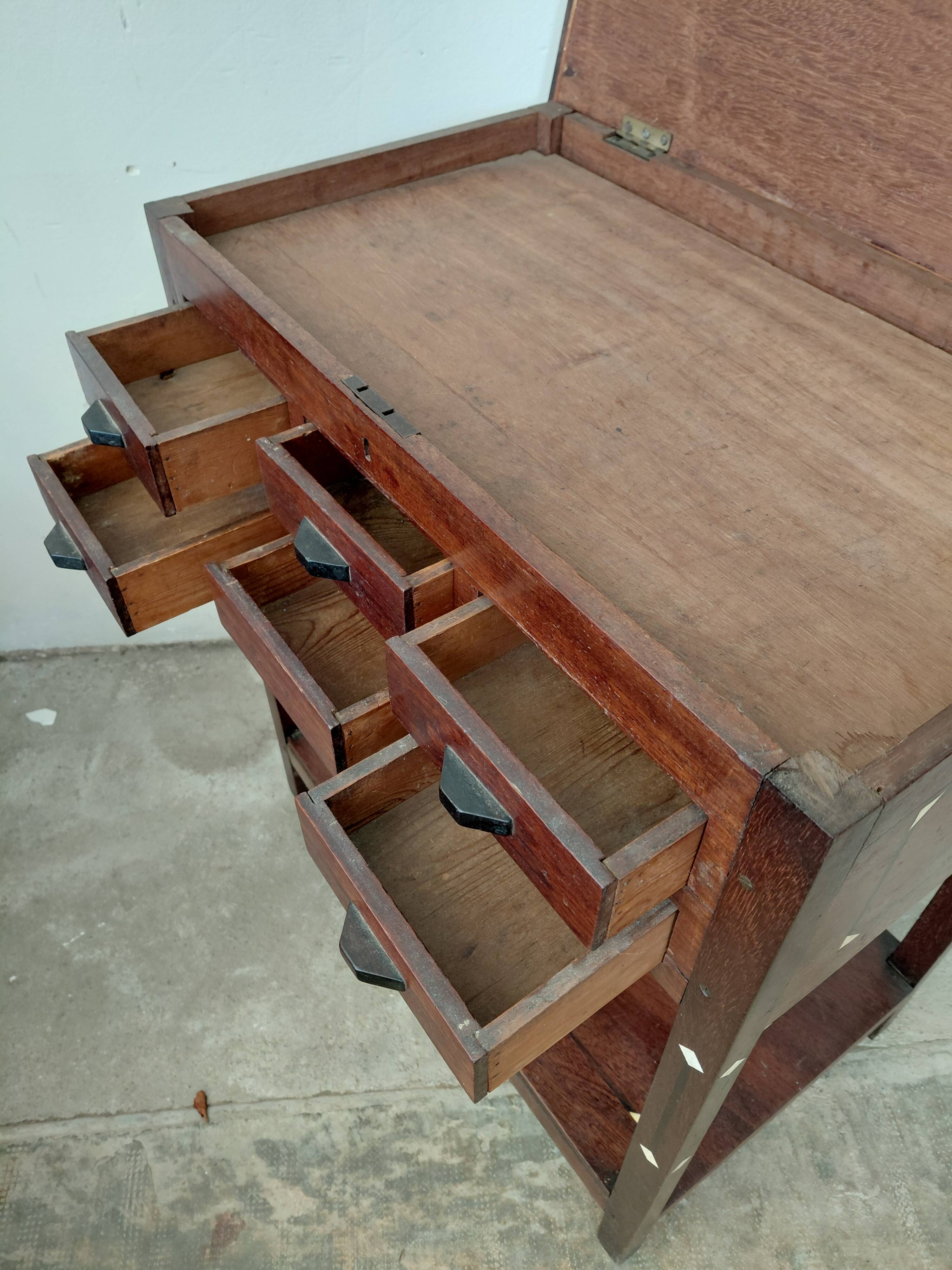 Small oriental piece of furniture