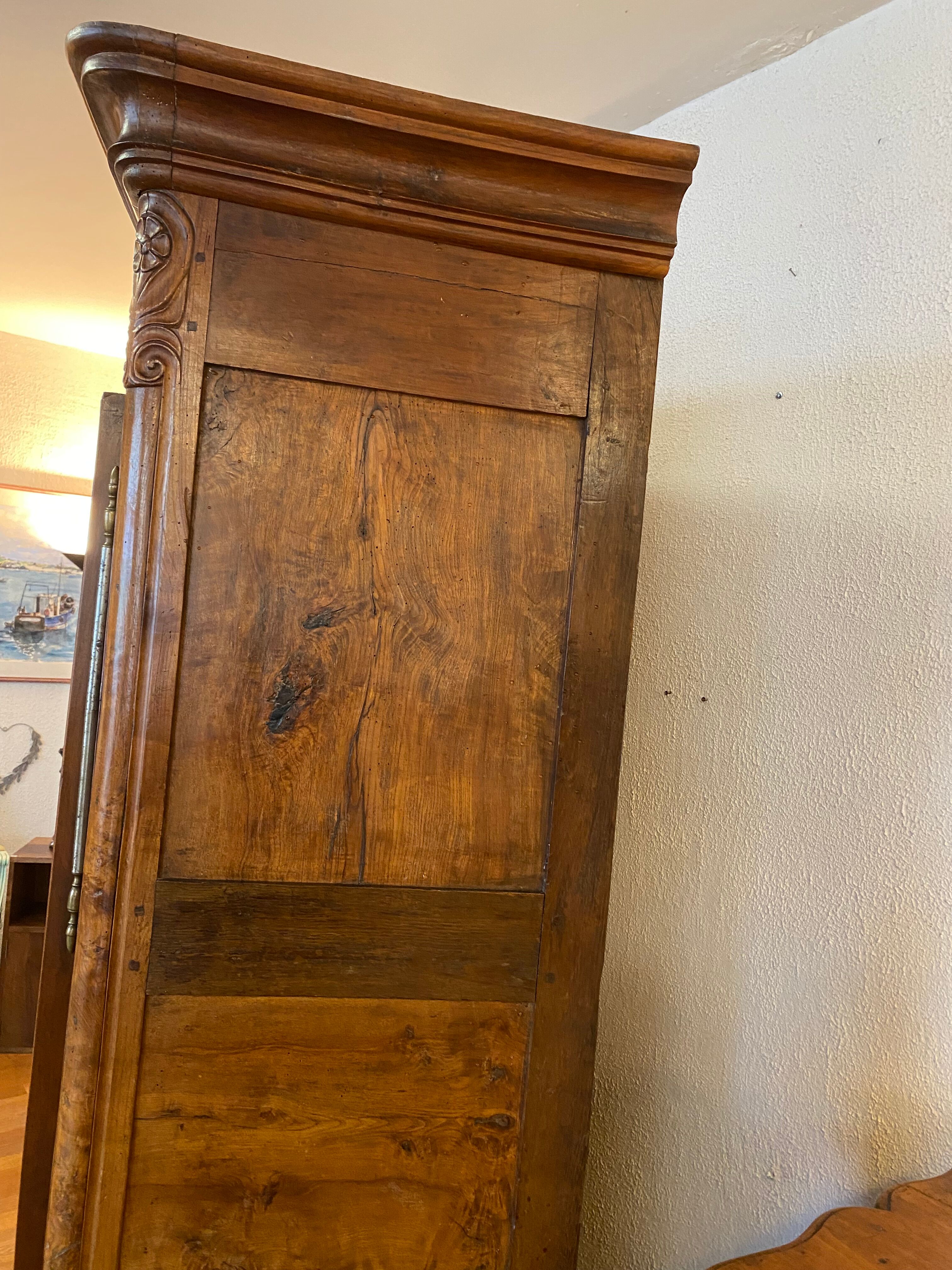 Bressane cabinet dated 1863, in walnut, ash and ash magnifying glass
