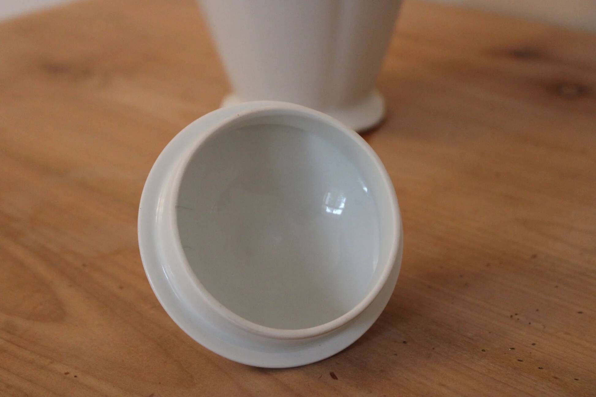 White porcelain coffee pot from Limoges – Former Royal Manufacture