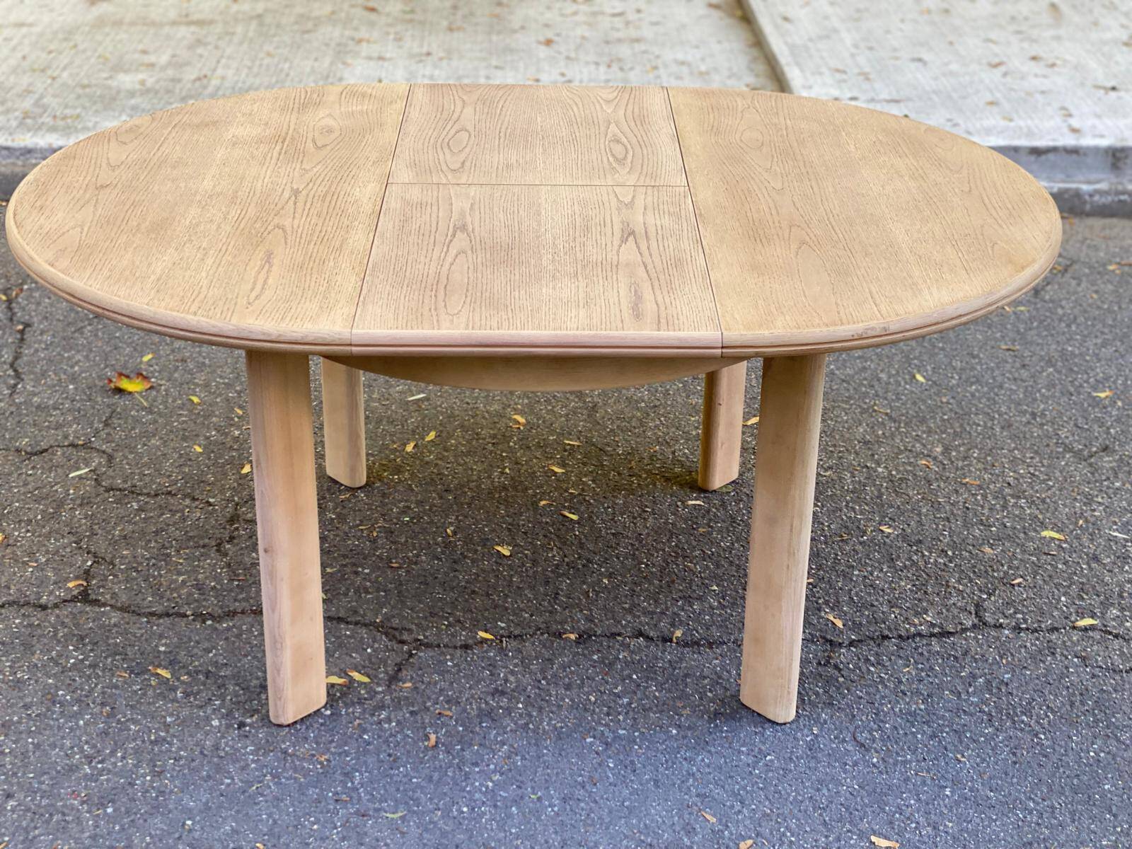 Scandinavian round extendable dining table stripped in oak 1980