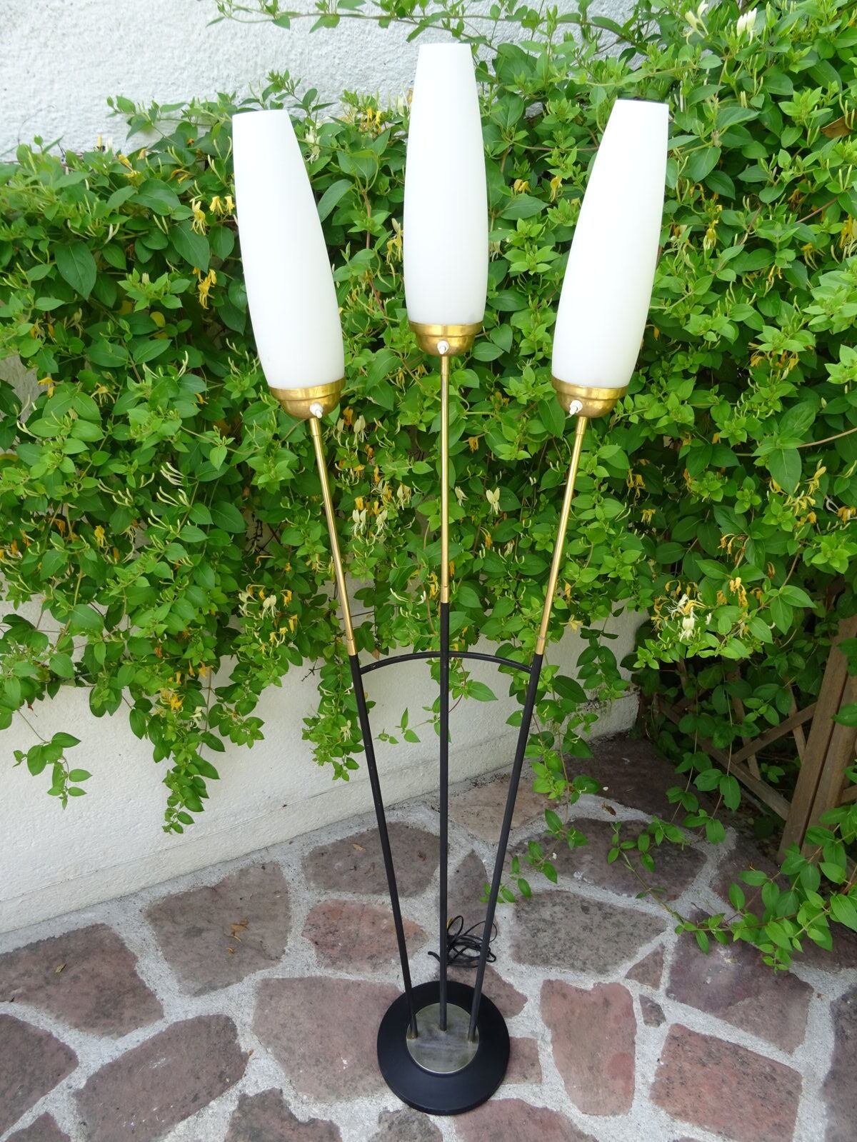 Opalines design lamppost