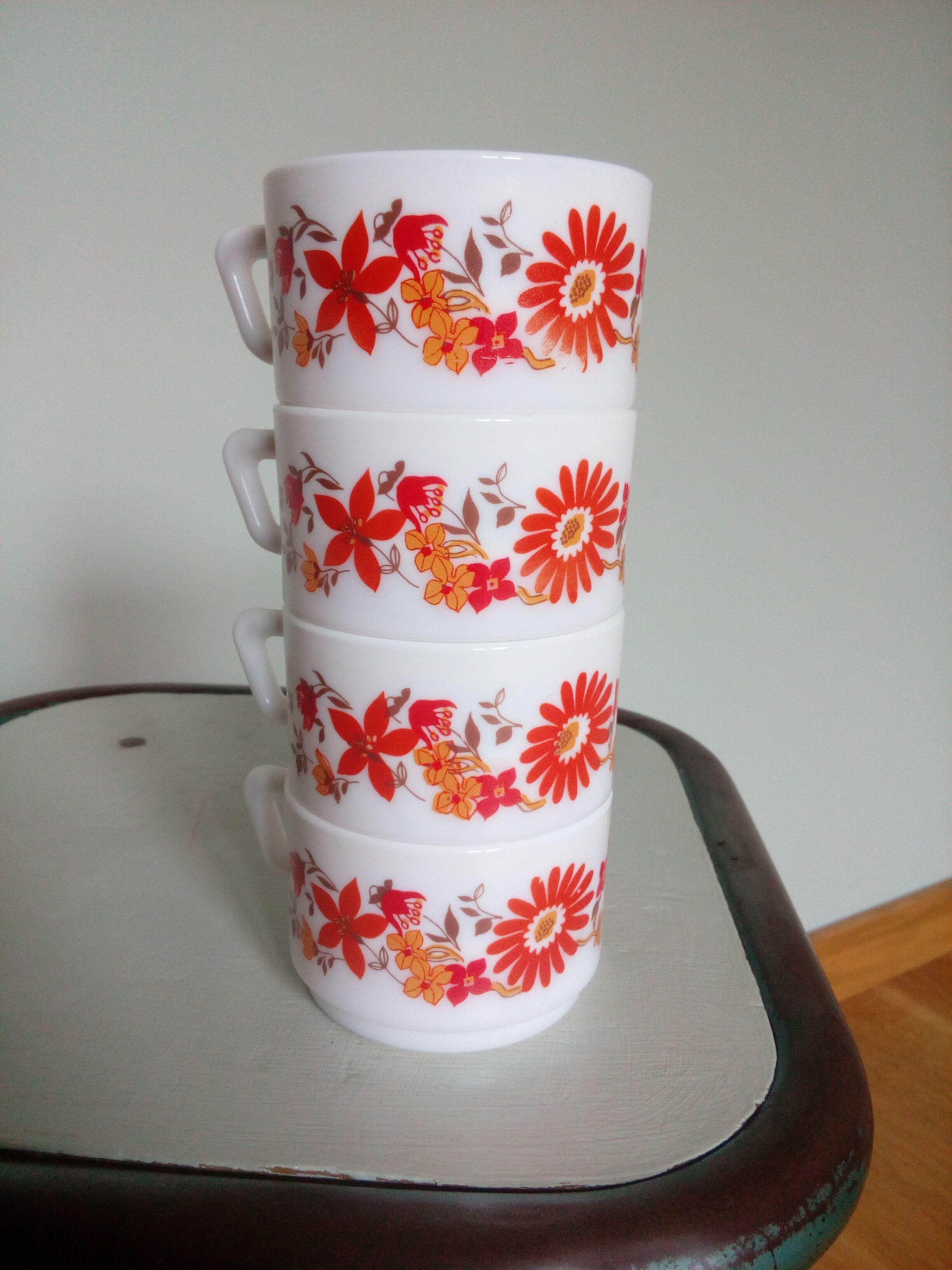 Arcopal cups flower patterns 70s