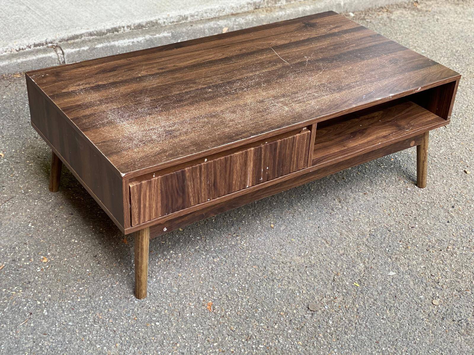 Table basse scandinave vintage en bois avec tiroir