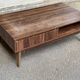 Table basse scandinave vintage en bois avec tiroir
