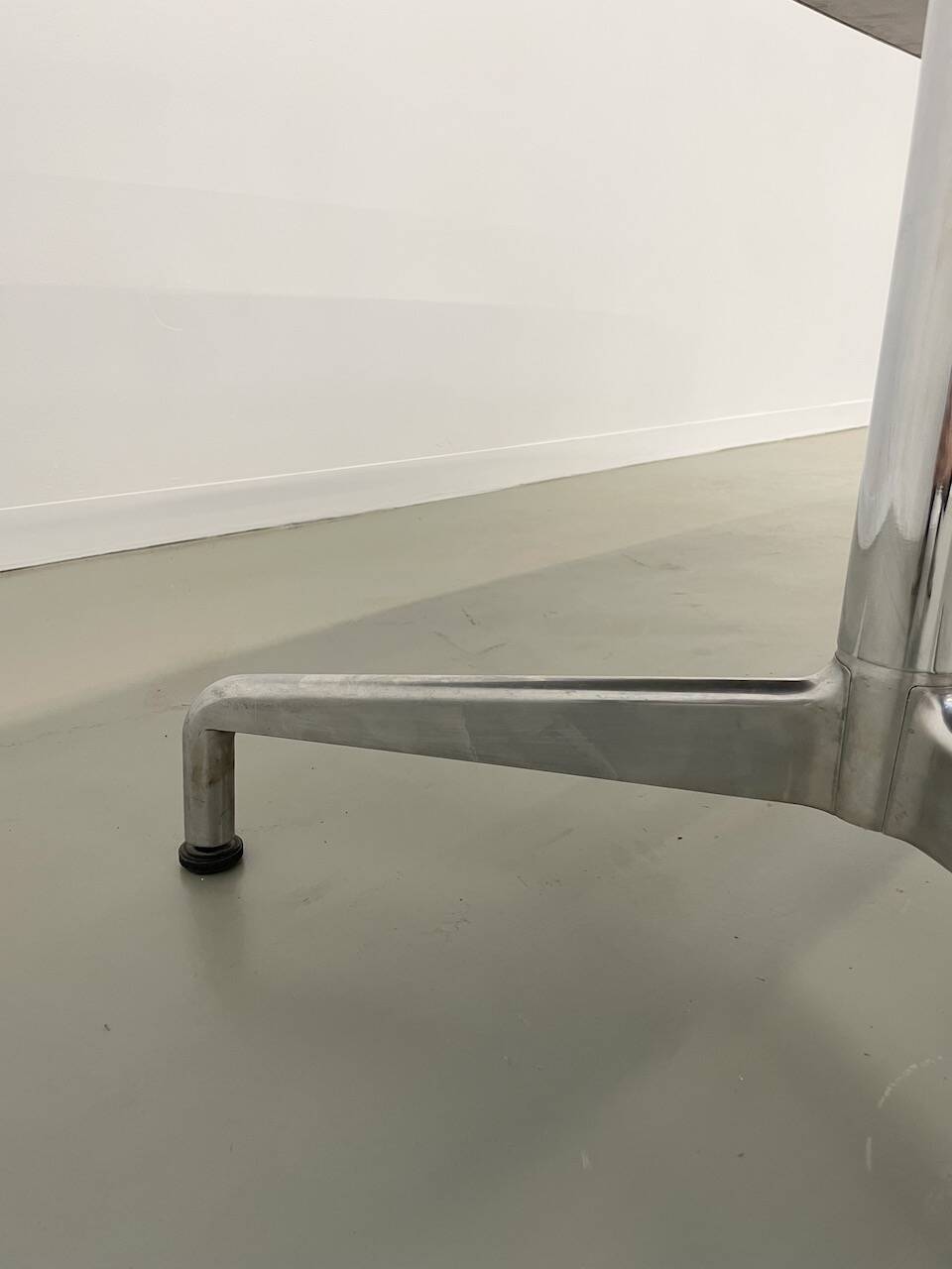 Giancarlo Piretti conference table