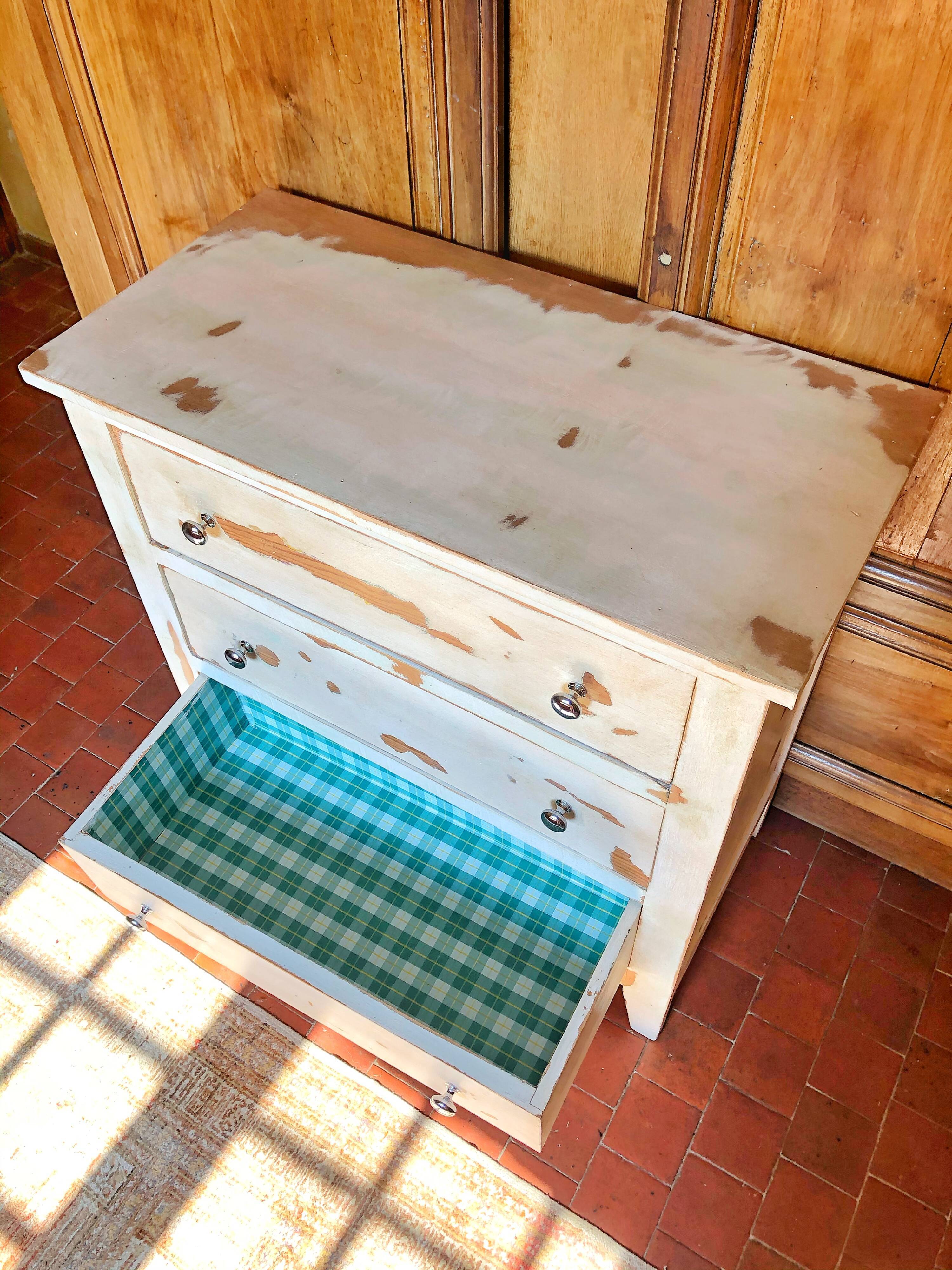 Patinated chest of drawers