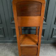 Chevet en acajou blond 1900 Art Nouveau plateau en marbre blanc