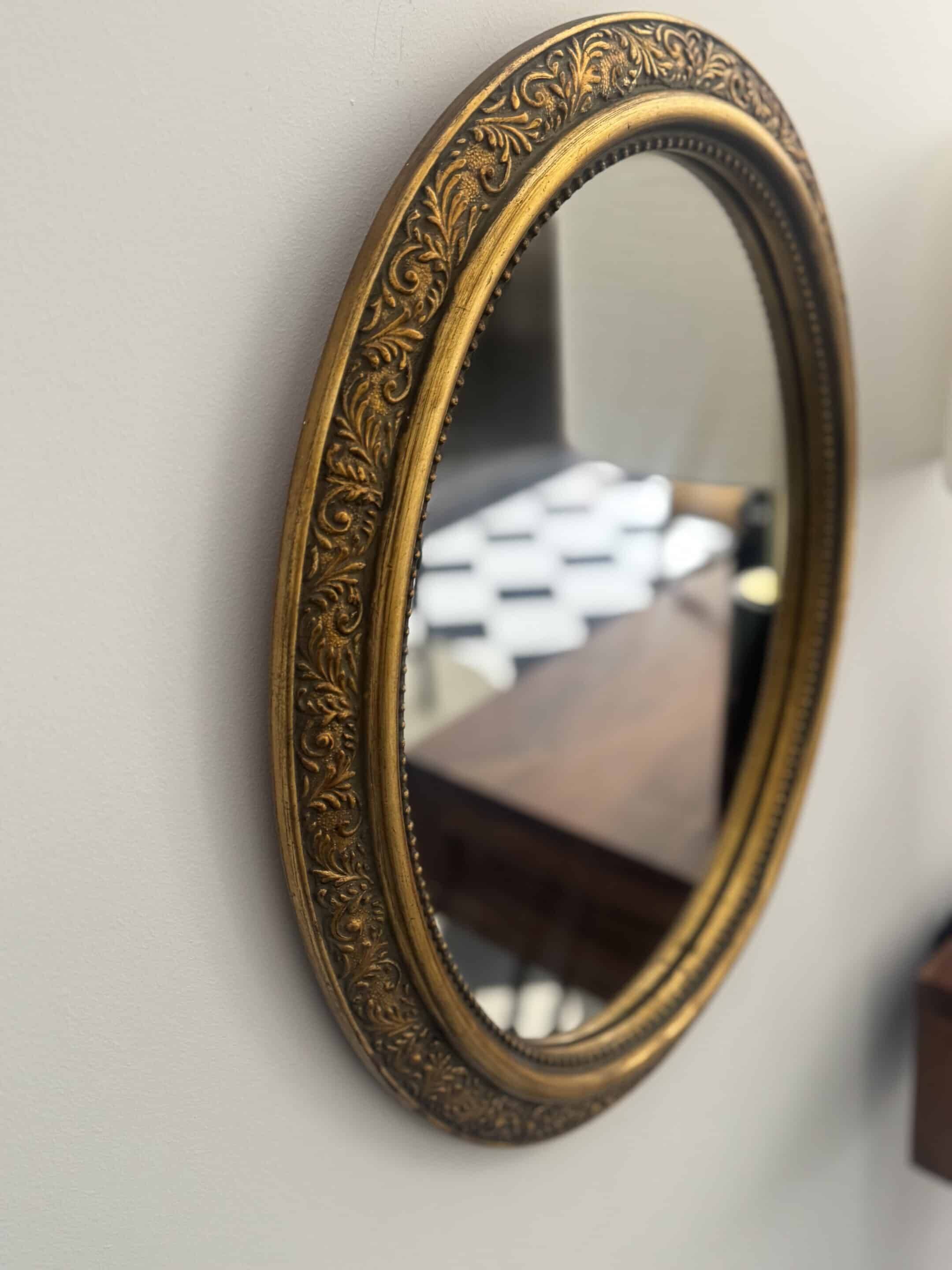 Oval gold mirror in Napoléon III style