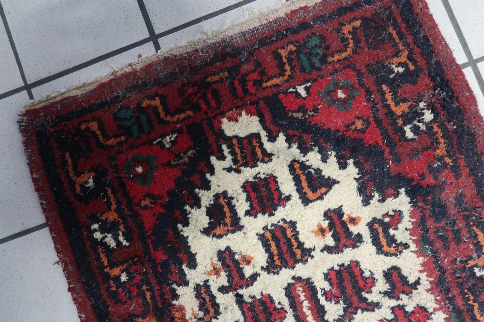 Handmade vintage Persian Hamadan rug 61cm x 123cm 1970s