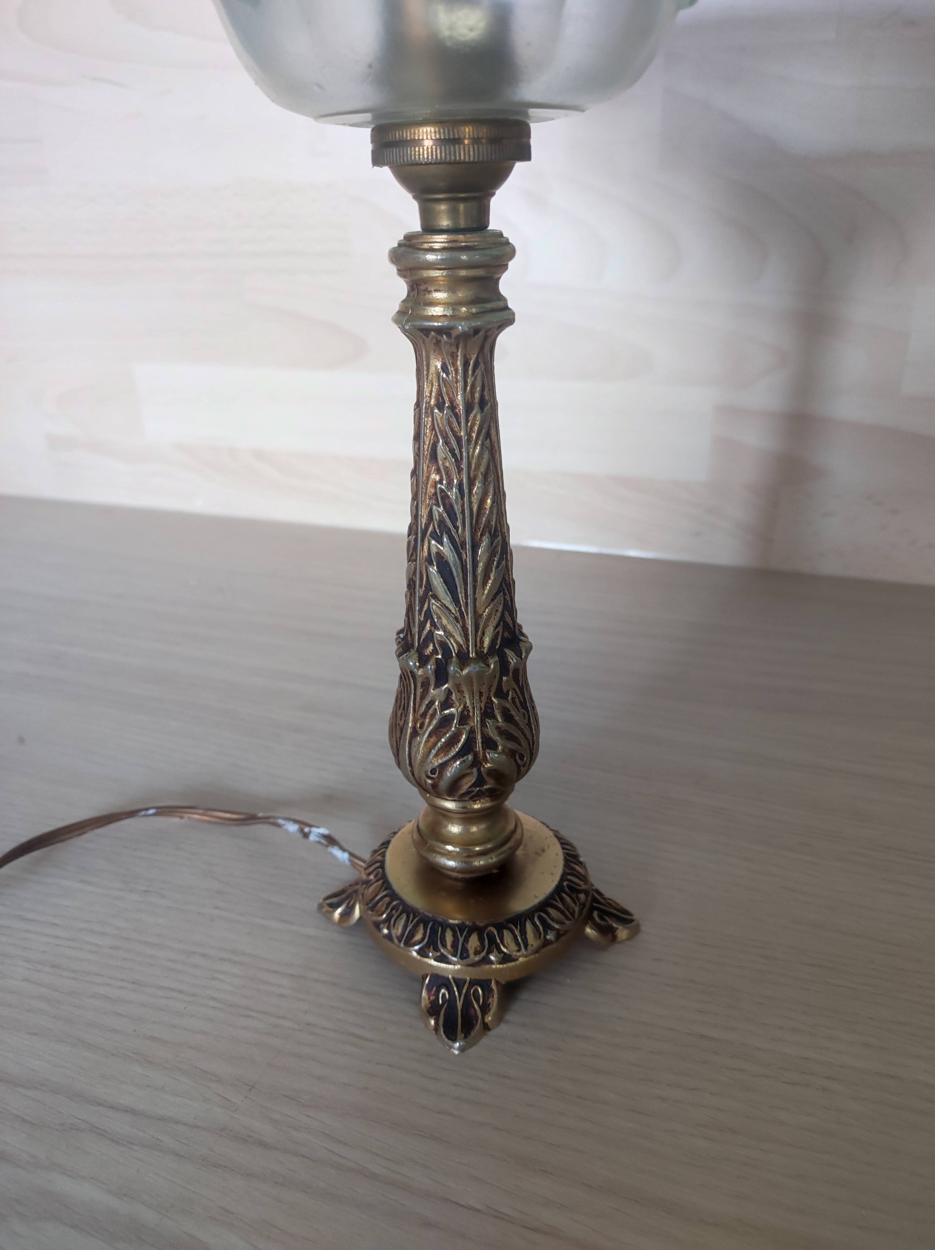 Chiseled bronze foot lamp, ezan glass basin art deco style