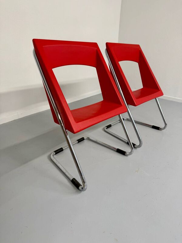2 chaises tubulaire en simili rouge, années 80 en simili rouge