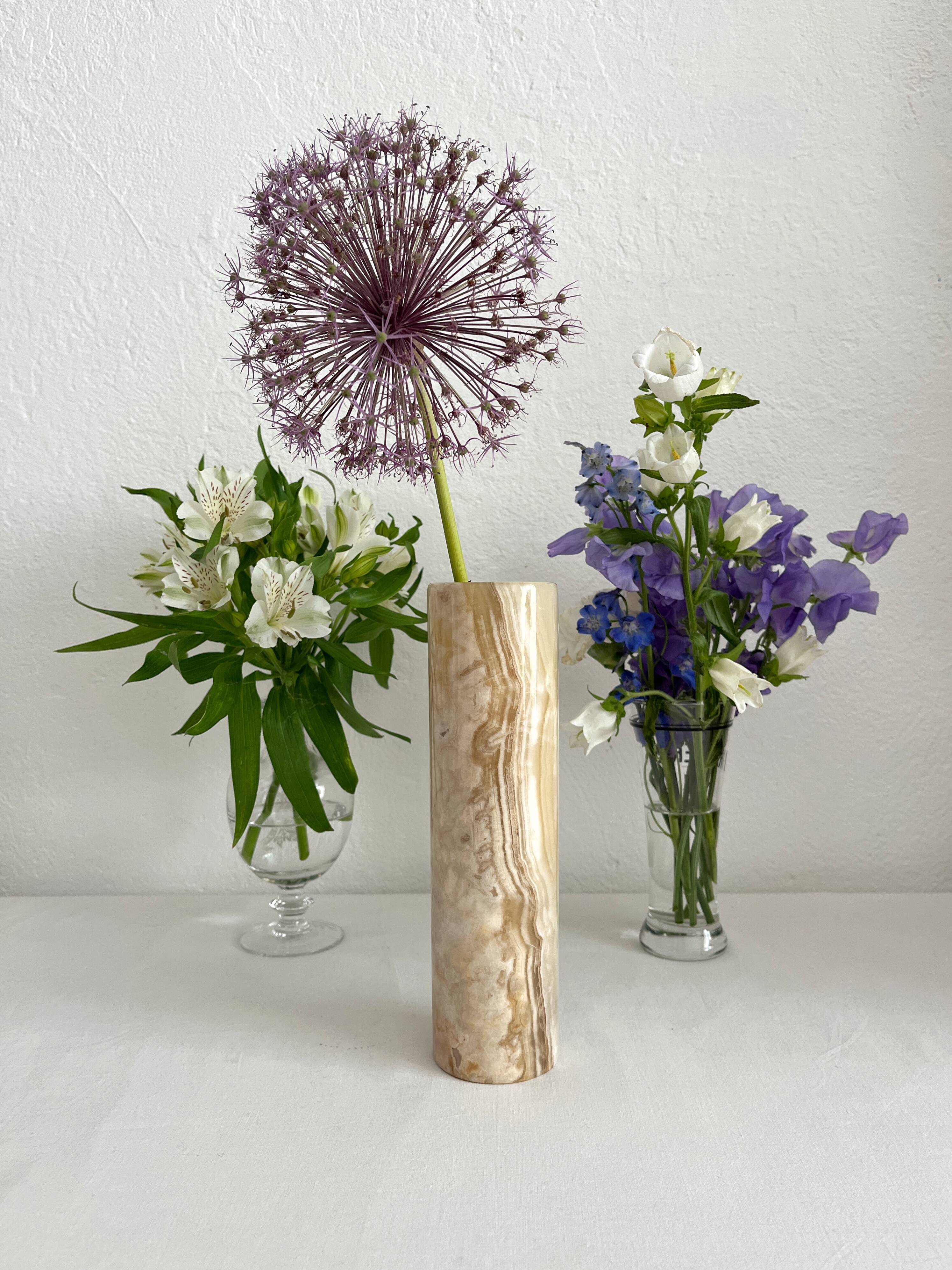 Straight vase in vintage alabaster or onyx