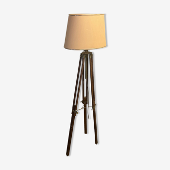 Tripod floor lamp in wood and adjustable brass