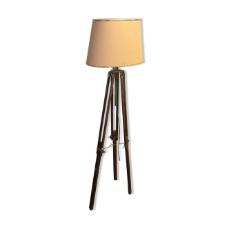 Tripod floor lamp in wood and adjustable brass