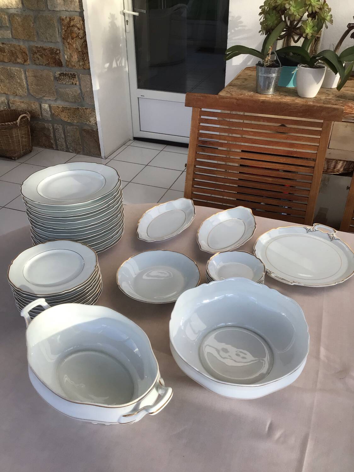 Porcelain dinner service