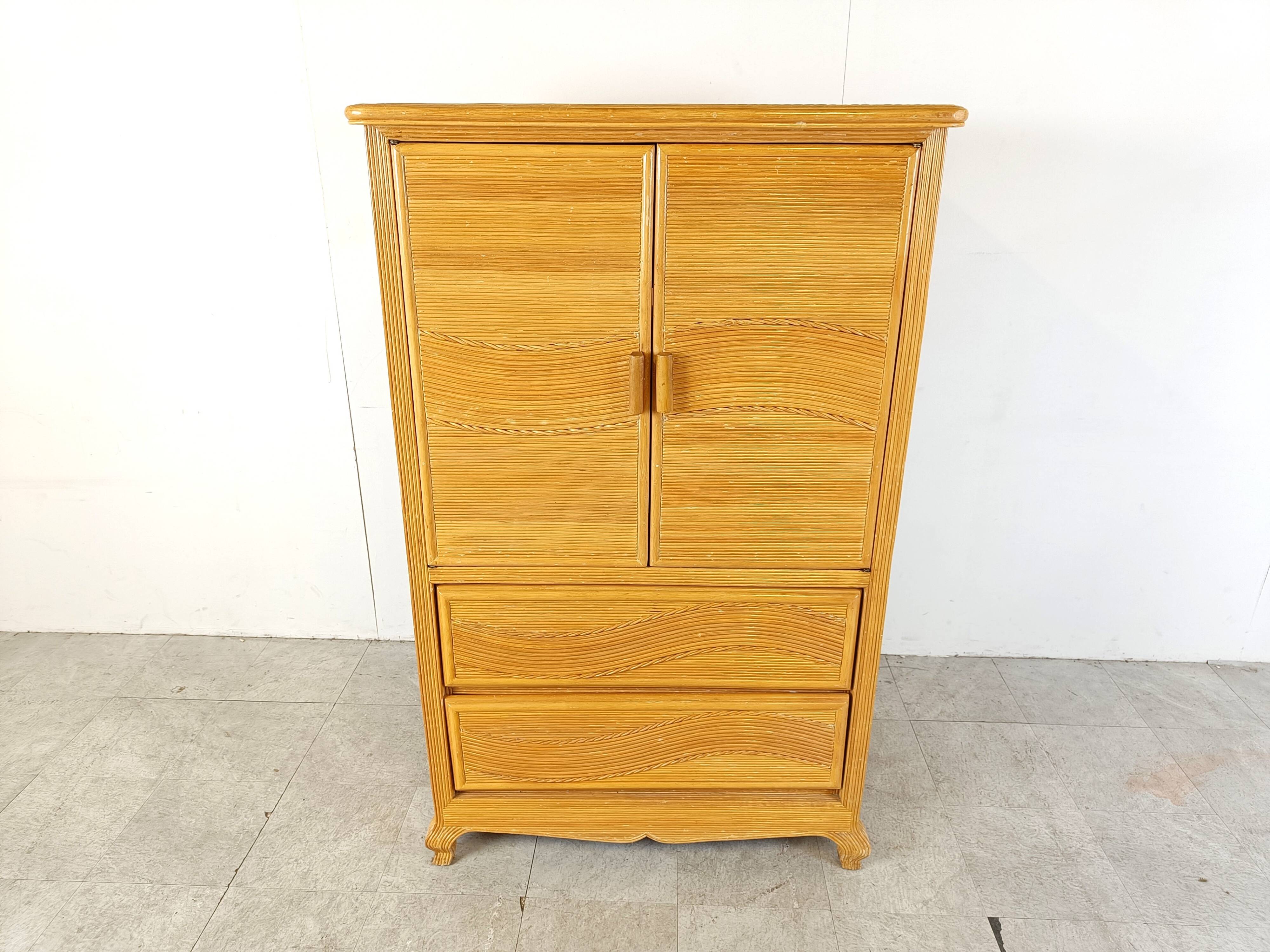 Armoire en plaquage de rotin, 1970