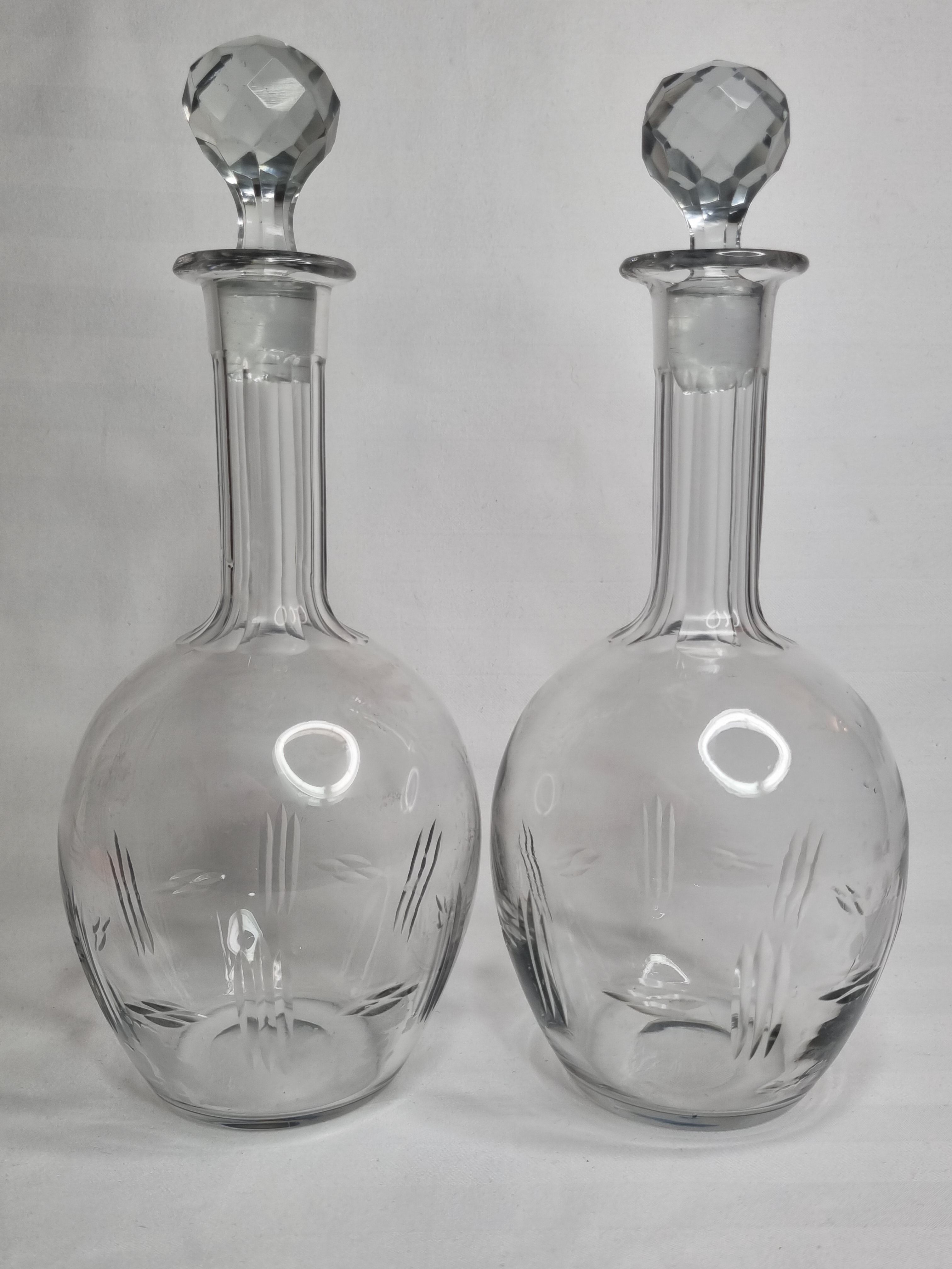 Pair of carafes in cut crystal XIX th, 31 cm