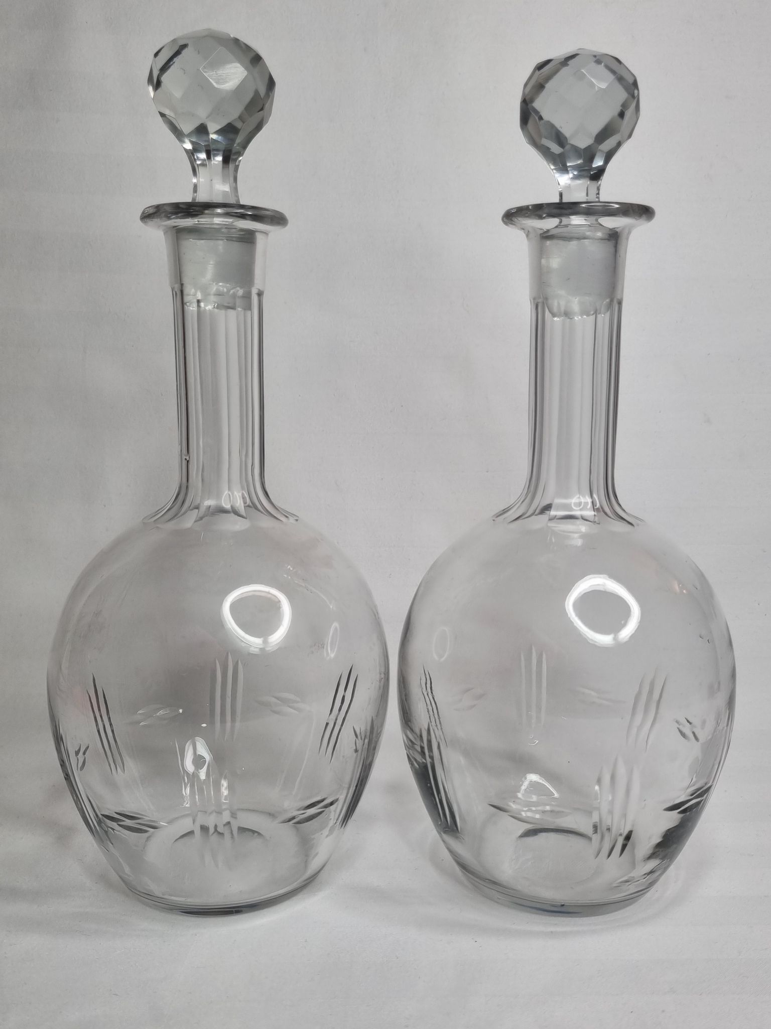 Pair of carafes in cut crystal XIX th, 31 cm