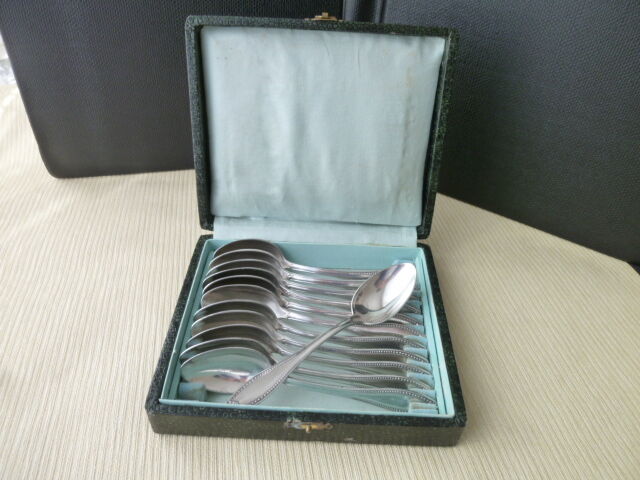 Box of 12 teaspoons in silver metal beaded decoration