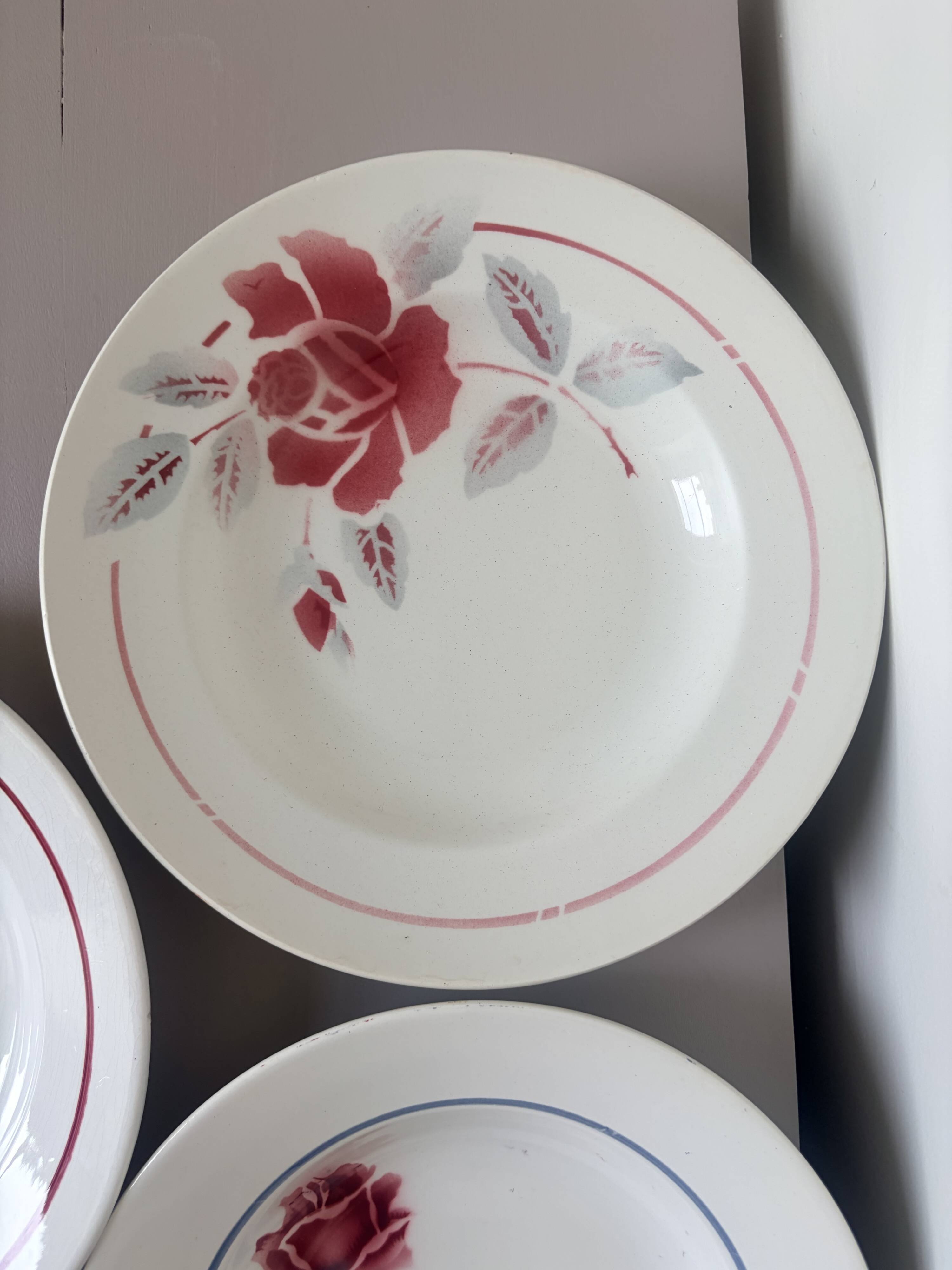 3 assiettes creuses vintage en pêle mêle 220637
