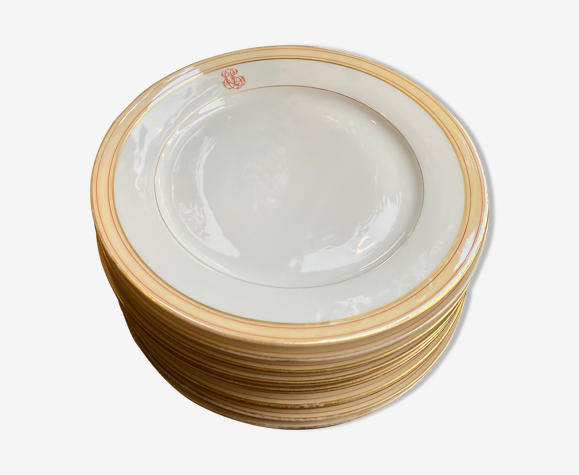Série de 10 assiettes en porcelaine