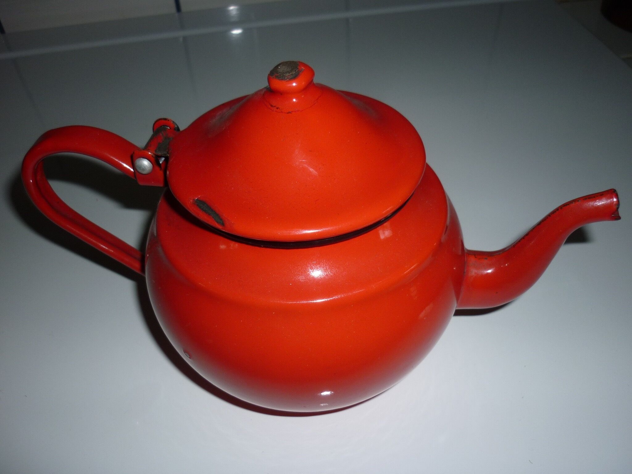 Théière fer émaillé rouge