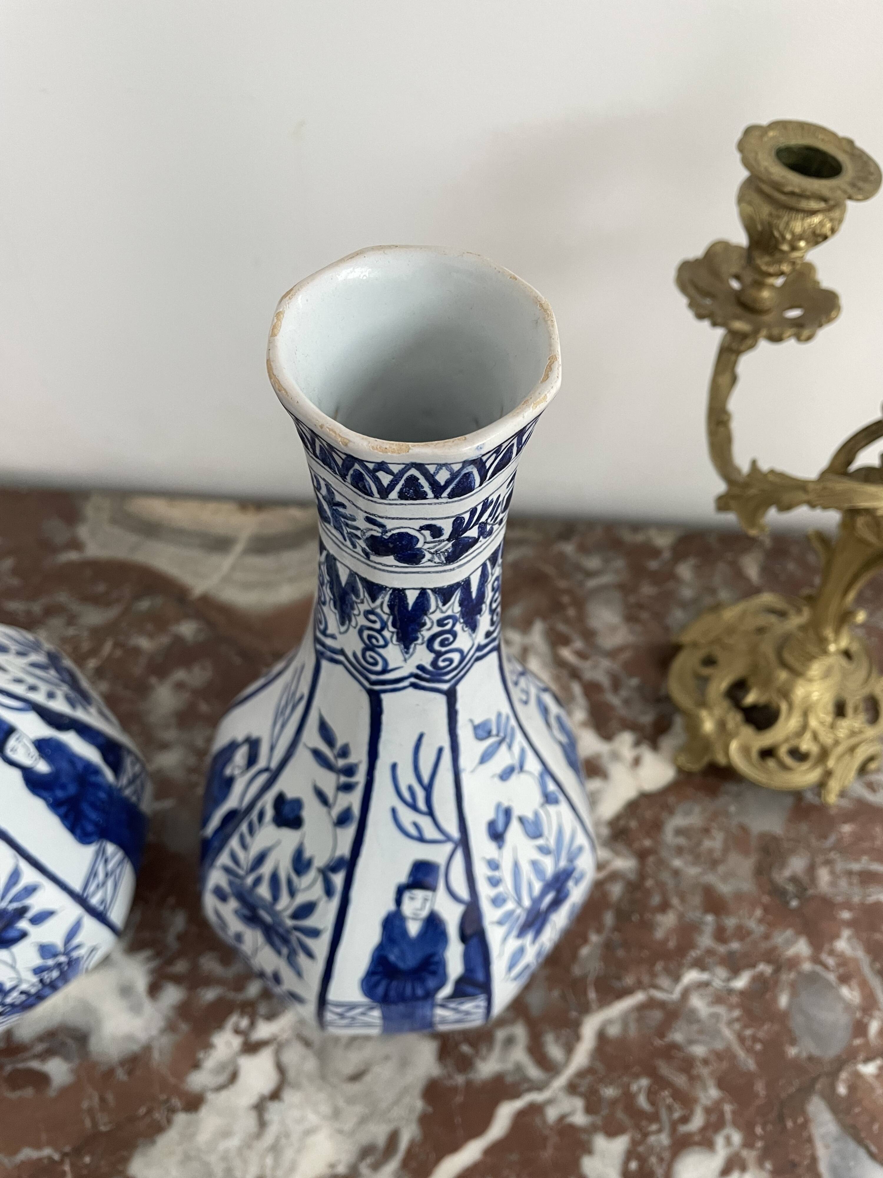 Paire de vases Delft, vase à décor japonisant, Pays-Bas
