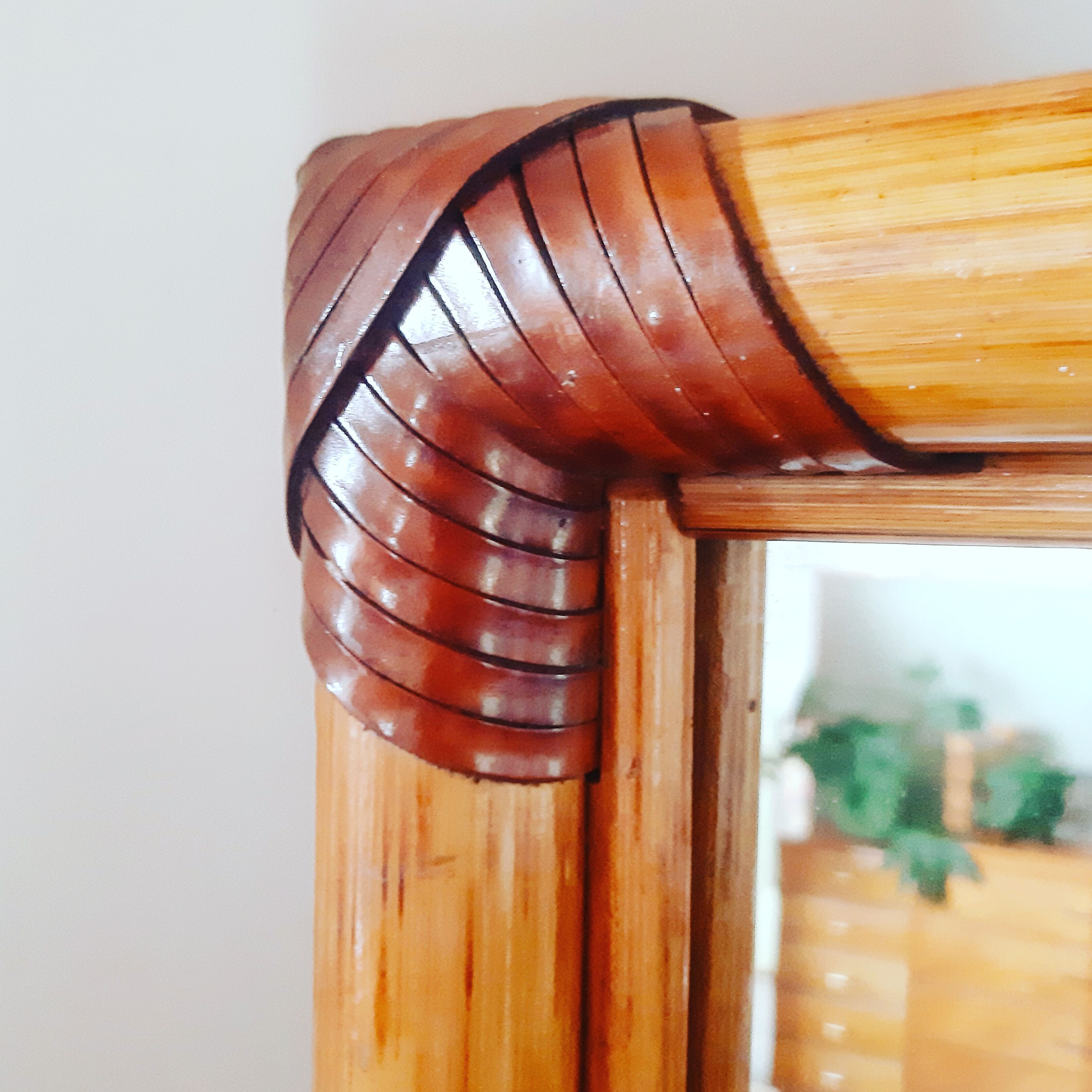 Vintage mirror in rattan and leather - 64x49cm