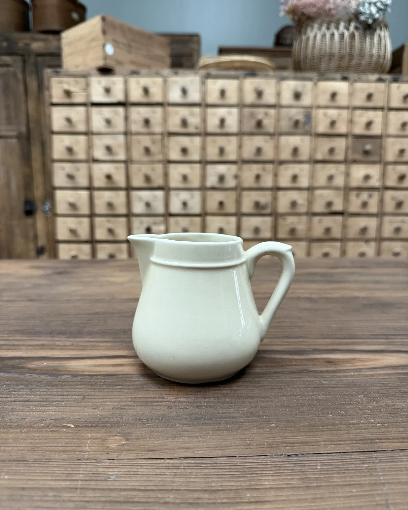 Petit pichet vintage jaune beurre
