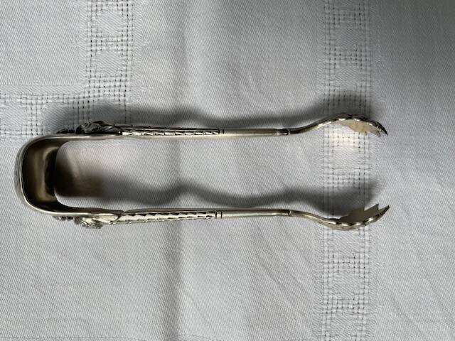 Engraved sugar tongs in solid silver with Minerva hallmark and lion's claws