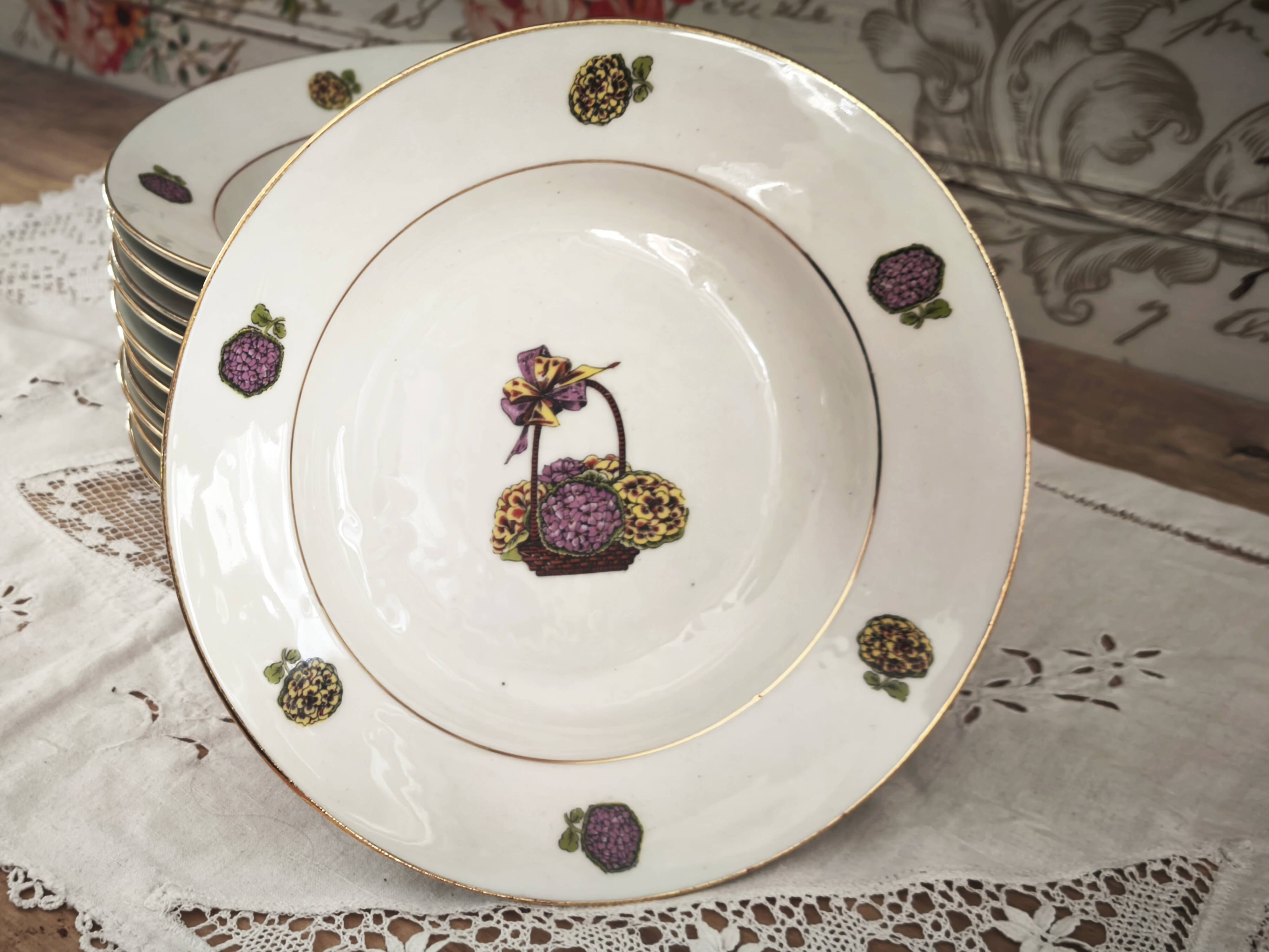 Lot de 11 assiettes creuses Limoges France décor panier d'hortensias