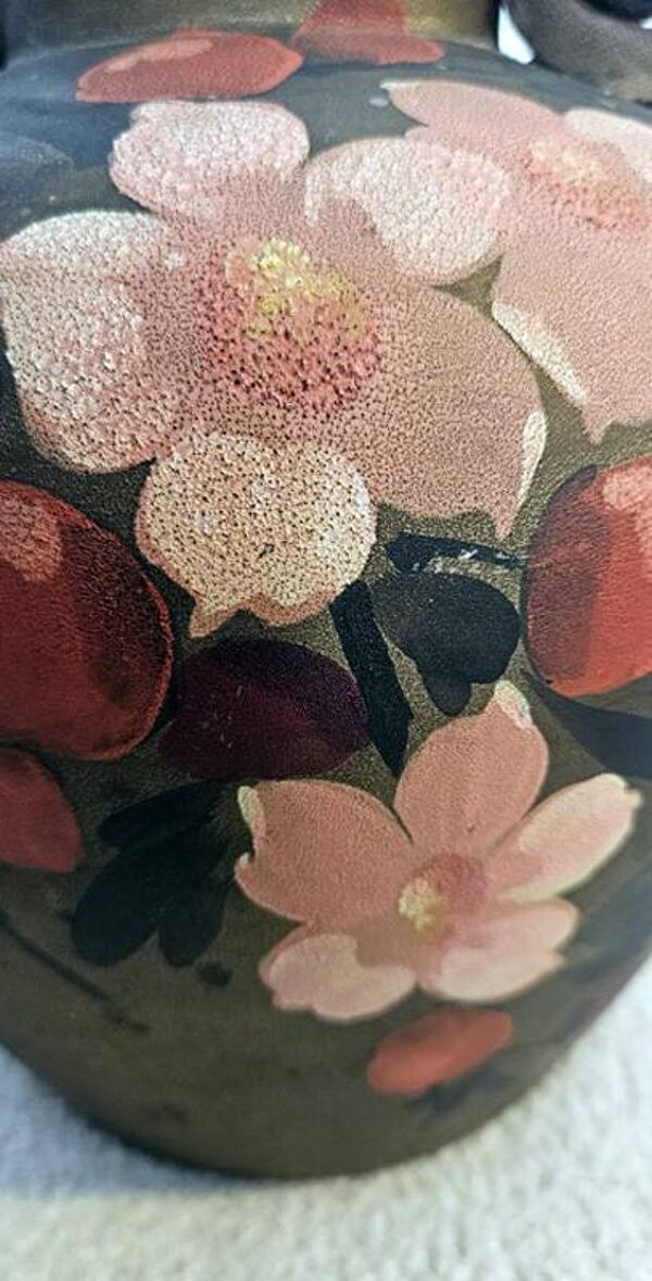 Vase signé Louis Giraud, Vallauris, décor floral peint à la main