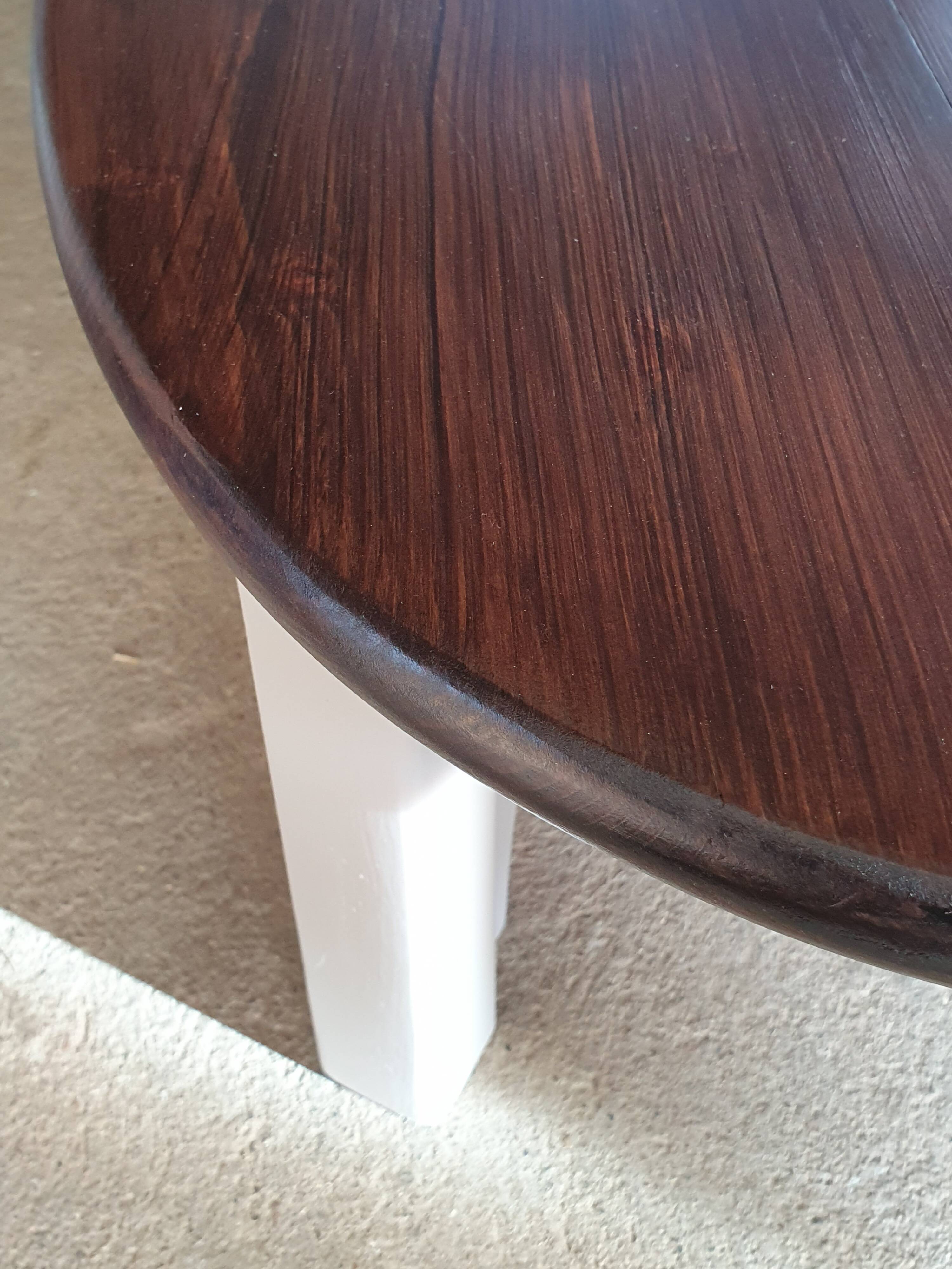 Oval coffee table