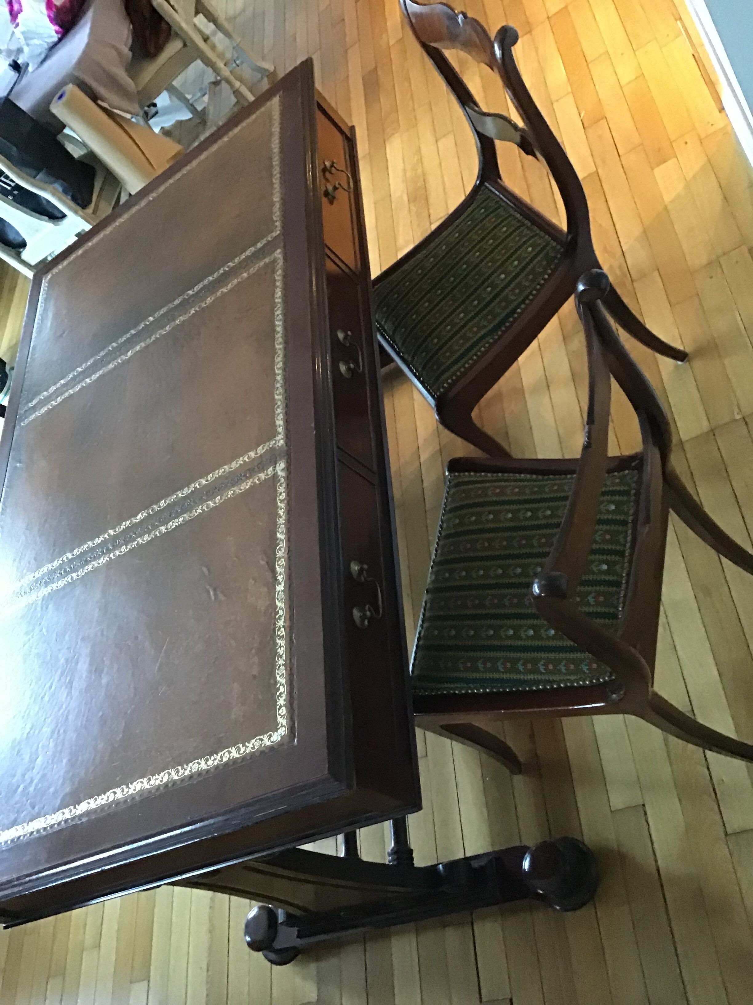 Minister's office and 3 chairs