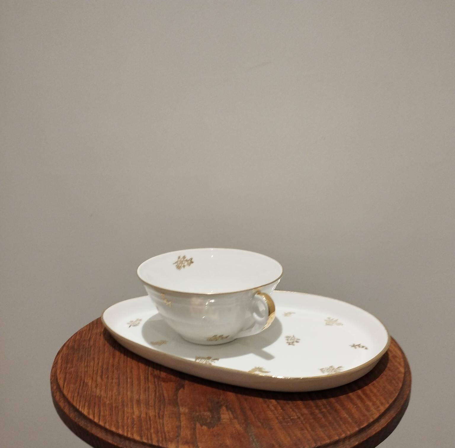 Limoges porcelain cup and tray: a selfish one