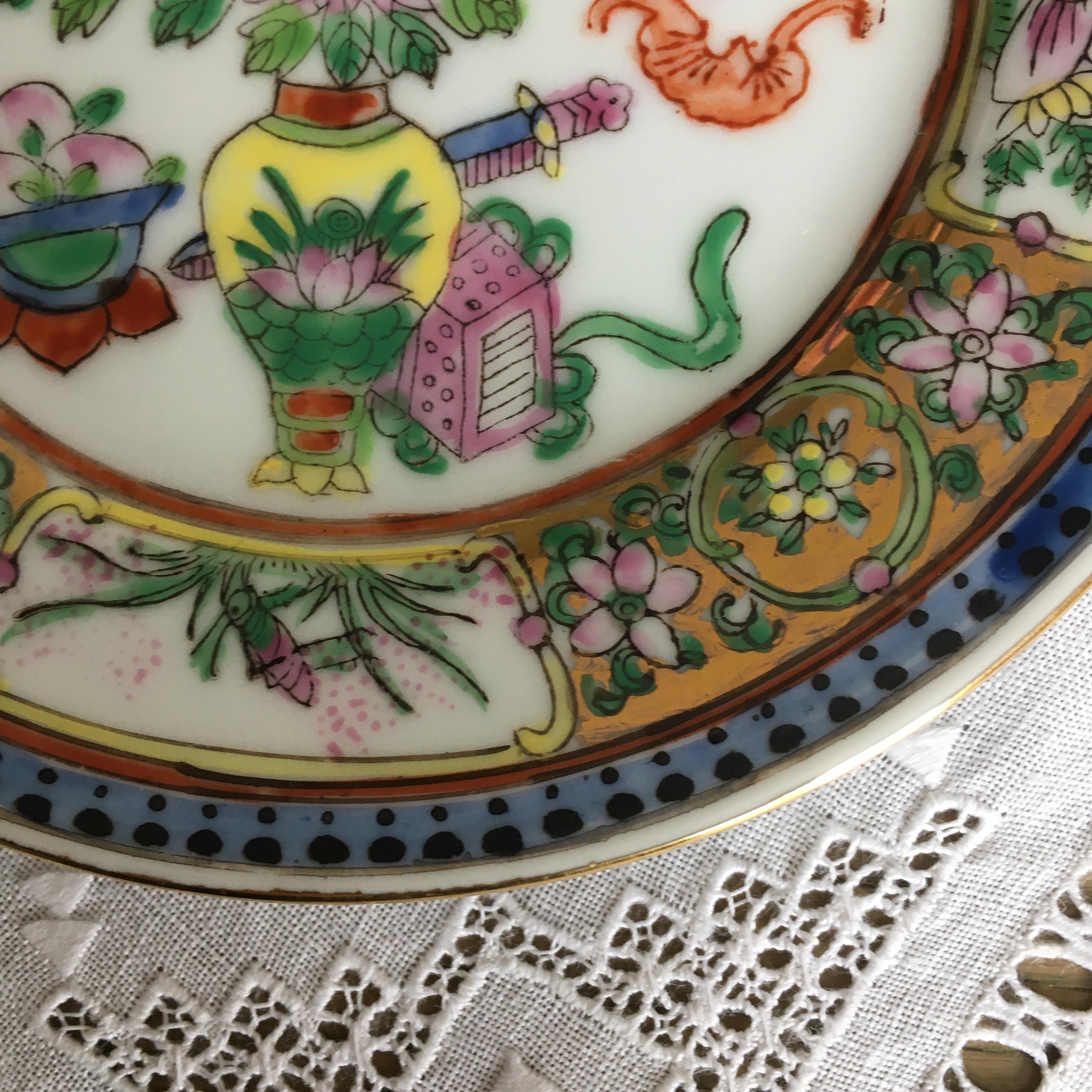 Vintage decorative plate in Chinese porcelain