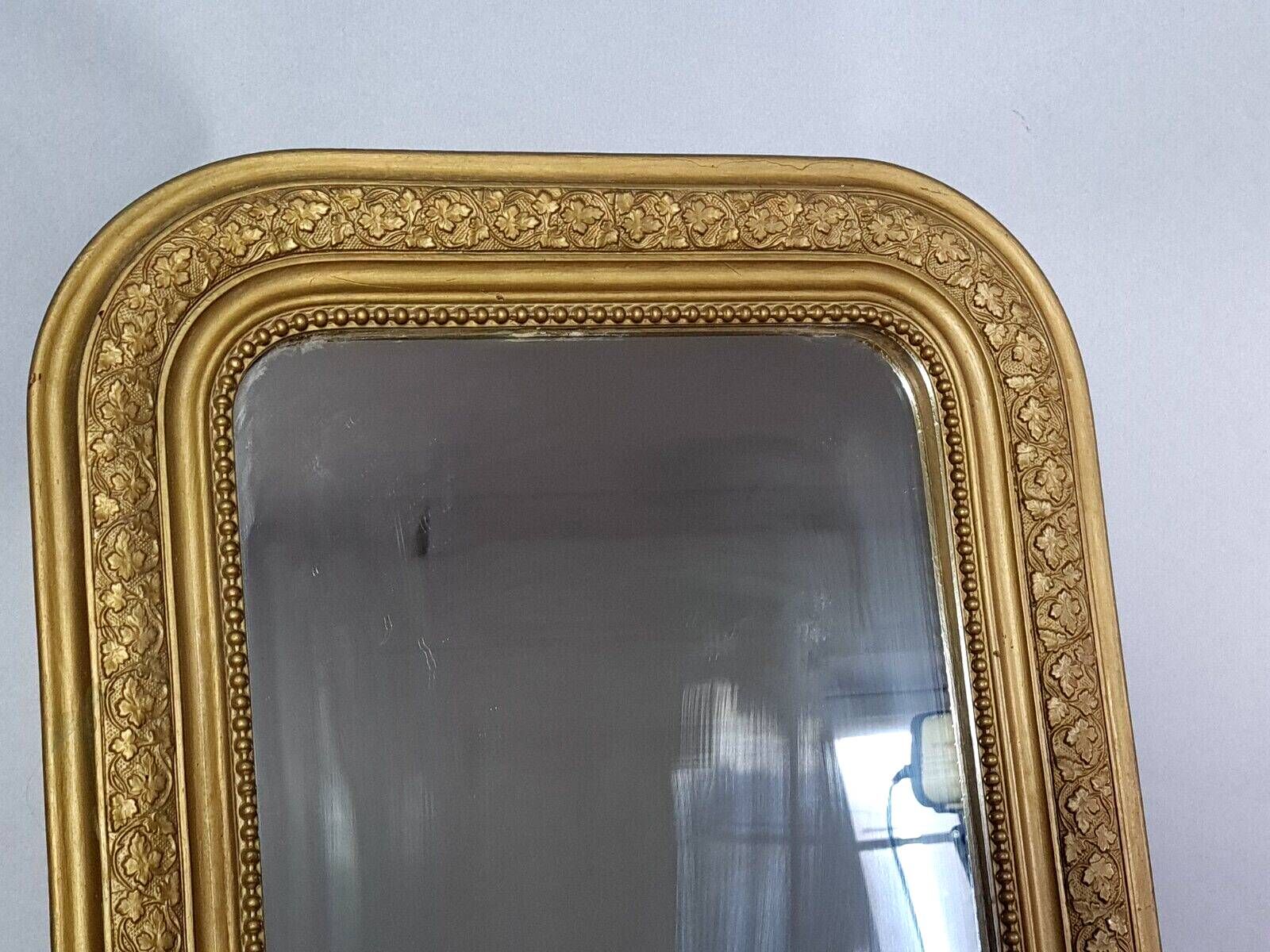 Late 19th century ogee frame mirror in gilded stucco wood 51.5x42.5 cm B622